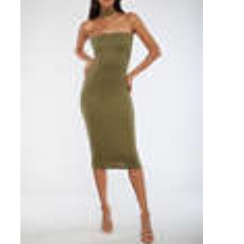 Chocked neck body con